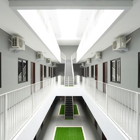 Reddoorz Plus Near Jiexpo Kemayoran Jakarta Luaran gambar